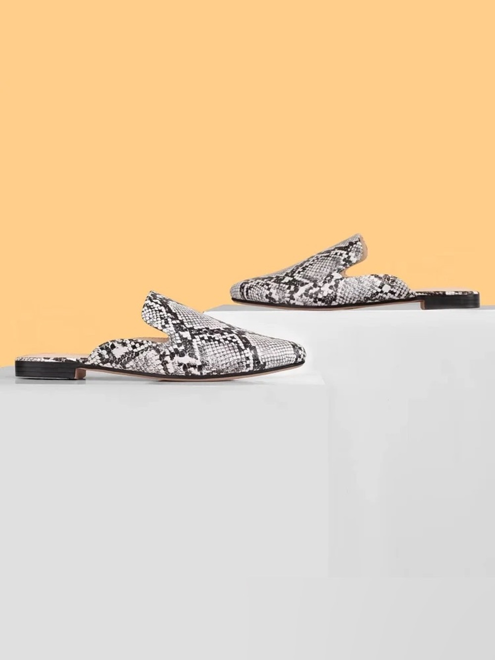 MUSSSHOE Snakeskin Print Reptile Habitat Slip on Mules Size 8 NEW